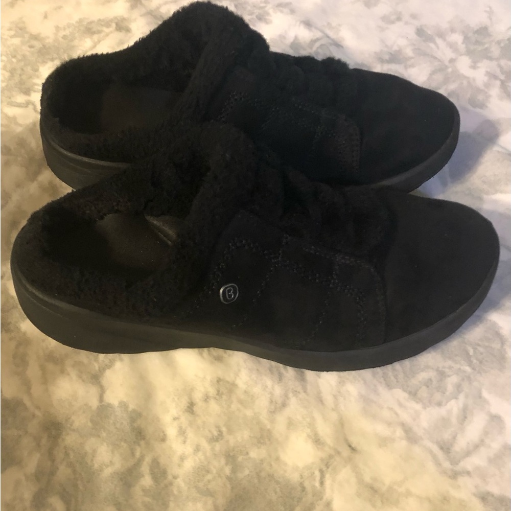 WOMENS BZEES COZY WASHABLE MULES in Black